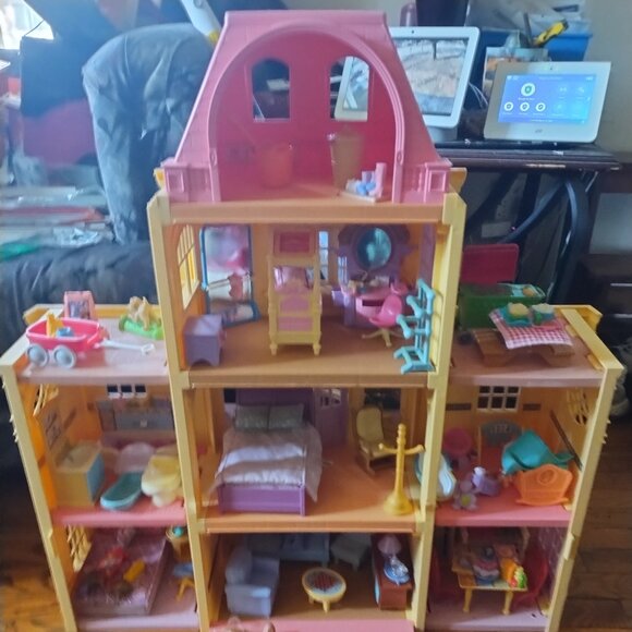 Fisher Price Loving Family 68 pcs. Twin Time Grand Mansion